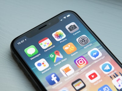 E-commerce mobile app interface